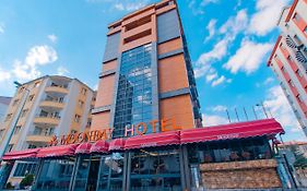 Moonday Hotel